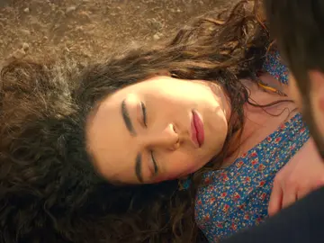 Reyyan y Miran se conocen por primera vez Reyyan y Miran se conocen por primera vez