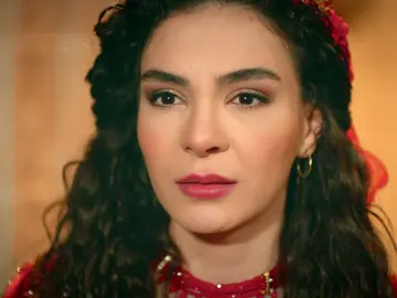 Reyyan descubre que Gonul no es la hermana de Miran sino su esposa Reyyan descubre que Gonul no es la hermana de Miran sino su esposa