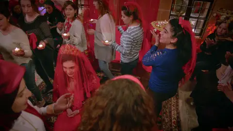 ¿En qué consiste la 'Noche de la Henna' que celebra Reyyan antes de casarse con Miran en 'Hercai'? Tradiciones turcas
