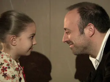 Onur descubre que es el padre biológico de Nilfer Onur descubre que es el padre biológico de Nilfer
