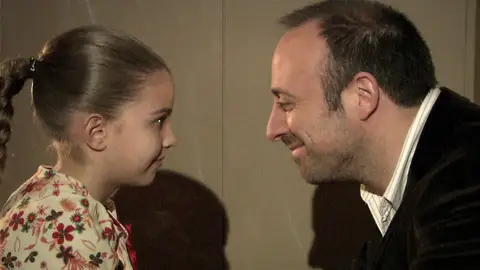 Onur descubre que es el padre biológico de Nilfer momento destacado