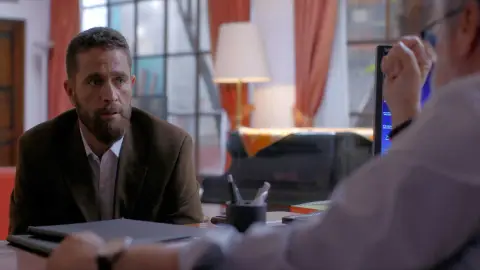 Ahora es Jacobo Reyes Amar a muerte