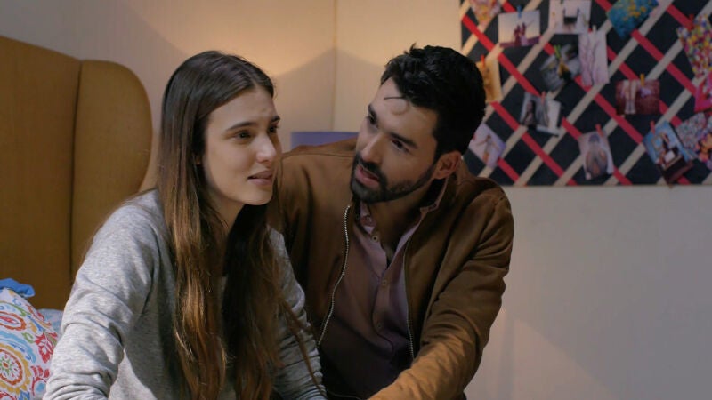 Valentina sigue sin superar la muerte de su padre León Carvajal