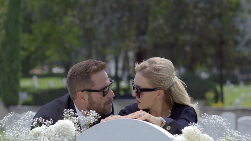Jacobo le confiesa a Lucía que su marido no está muerto