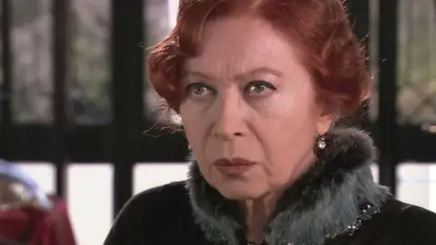 La madre de Onur vuelve a rechazar a la hija de Onur momento destacado