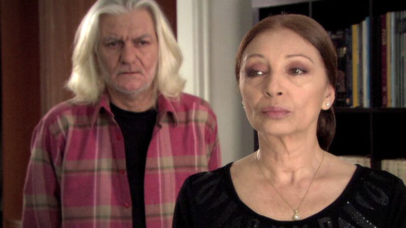 La madre de Kerem soborna a su padre para que se vaya lejos