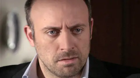 La noticia sobre la hija ilegítima de Onur sale a la luz momento destacado
