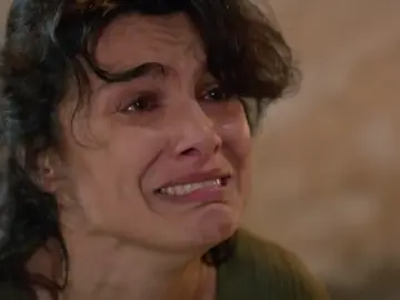La madre de Reyyan se enfrenta a Miran para rescatar a su hija La madre de Reyyan se enfrenta a Miran para rescatar a su hija
