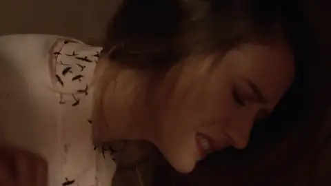 Gönül trata de asesinar a Reyyan Gönül trata de asesinar a Reyyan