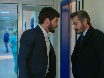 Miran, enfadado Miran, enfadado
