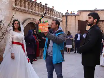 Los actores de 'Hercai' se reencuentran detrás de las cámaras Los actores de 'Hercai' se reencuentran detrás de las cámaras