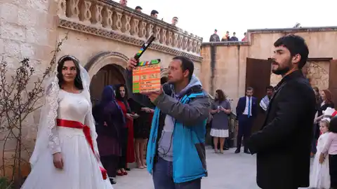 Los actores de 'Hercai' se reencuentran detrás de las cámaras Curiosidades