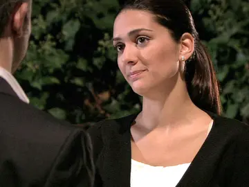 Sherezade reprocha a Onur su desconfianza Sherezade reprocha a Onur su desconfianza
