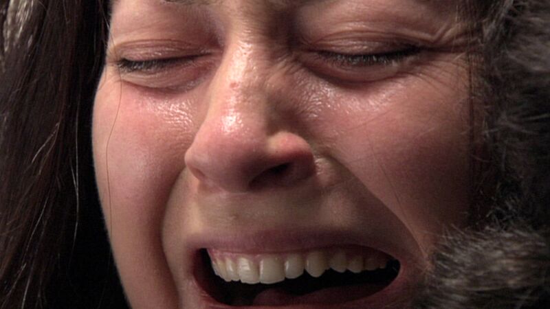 Füsun se defiende de su agresor sexual asesinándolo