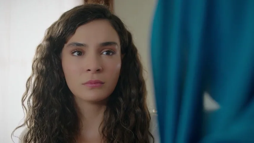 Azize, a Reyyan: "Nunca olvides que tu familia intent&oacute; matarte"