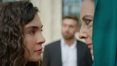 Azize planea derramar la sangre de los Sadoglu Azize planea derramar la sangre de los Sadoglu