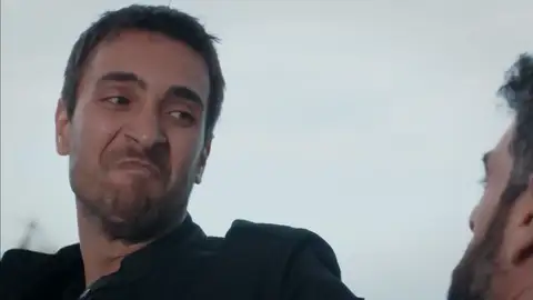 Tahir aparece por sorpresa en la casa de Vedat Tahir aparece por sorpresa en la casa de Vedat
