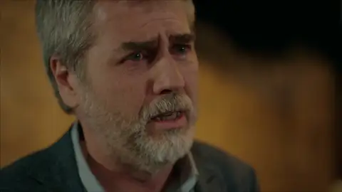 Hazar le suplica a Miran que le devuelva a su hija Hazar le suplica a Miran que le devuelva a su hija