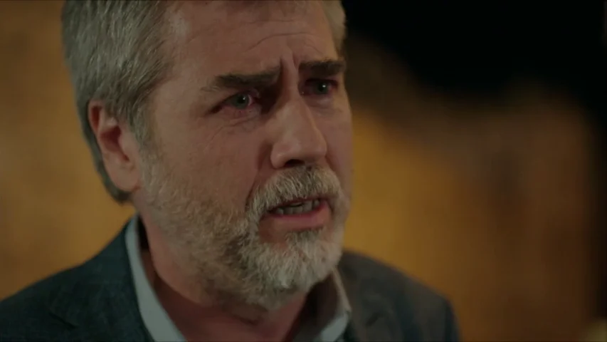 Hazar le suplica a Miran que le devuelva a su hija Hazar le suplica a Miran que le devuelva a su hija
