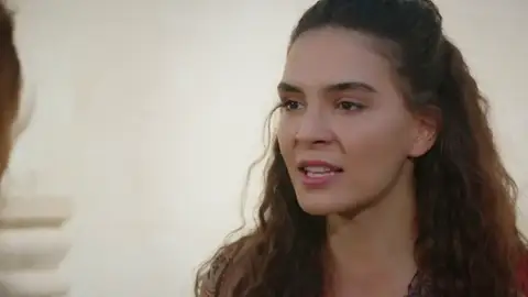 Reyyan se enfrenta a los Aslanbey por Melike Reyyan se enfrenta a los Aslanbey por Melike