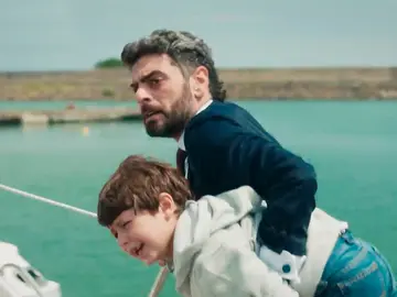 Vedat secuestrando a Yigit Vedat secuestrando a Yigit