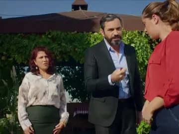 Yaren se convierte en la enemiga de su propia familia Yaren se convierte en la enemiga de su propia familia