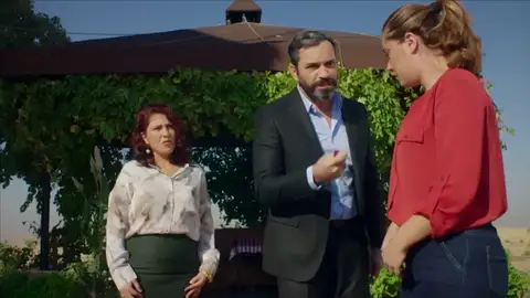 Yaren se convierte en la enemiga de su propia familia Yaren se convierte en la enemiga de su propia familia