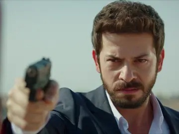 Azat debe obedecer a Azize si quiere salvar a Reyyan Azat debe obedecer a Azize si quiere salvar a Reyyan