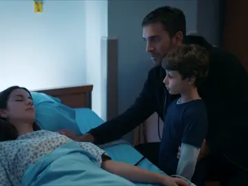 Yigit vuelve a casa con Tahir y Nefes Yigit vuelve a casa con Tahir y Nefes