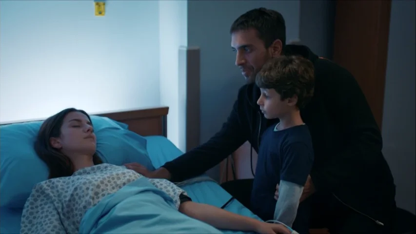 Yigit vuelve a casa con Tahir y Nefes Yigit vuelve a casa con Tahir y Nefes