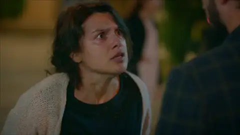 Zehra, a Miran: ¿Cómo se te ocurre dejar a unas hijas sin padre? Zehra, a Miran: ¿Cómo se te ocurre dejar a unas hijas sin padre?