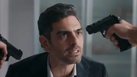 Vedat provoca a Tahir y les lleva a una tensa discusión Momento destacado