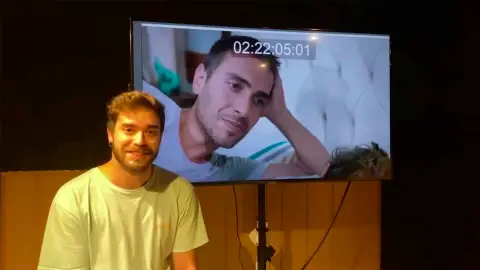 Alejandro Moreno, la voz en castellano de Tahir Kaleli en 'Fugitiva': "Lo que más me gusta de él es la sensación que transmite de verdad" Alejandro Moreno, la voz en castellano de Tahir Kaleli en 'Fugitiva': "Lo que más me gusta de él es la sensación que transmite de verdad"