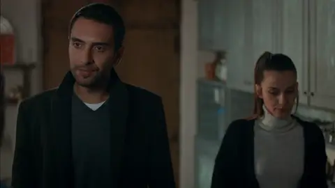 Nefes y Tahir se reencuentran Nefes y Tahir se reencuentran