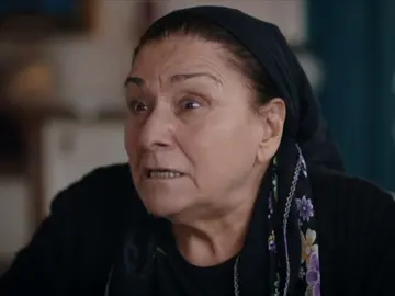 La señora Saniye sufre un ataque La señora Saniye sufre un ataque