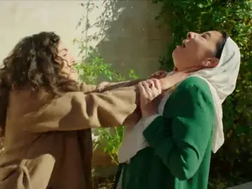 Reyyan pierde los nervios y ataca a Azize Reyyan pierde los nervios y ataca a Azize