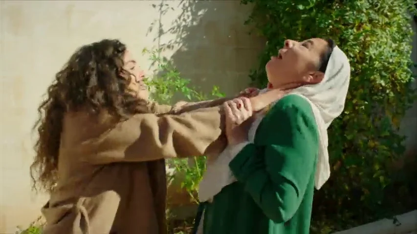 Reyyan pierde los nervios y ataca a Azize