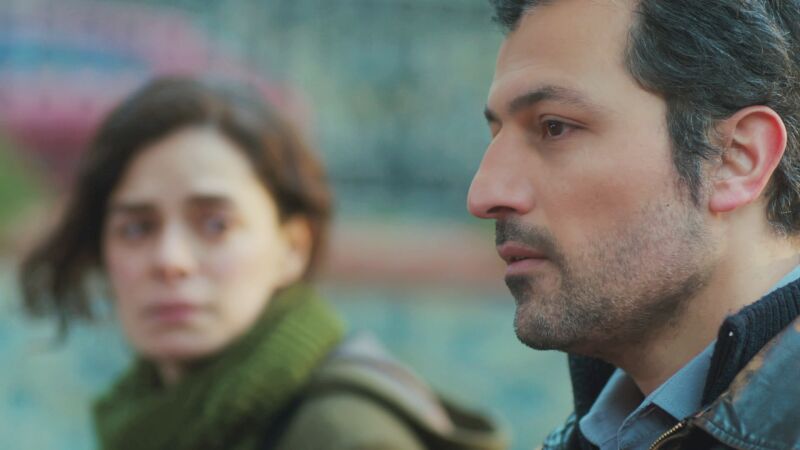 Arif comparte con Bahar la historia de traición que le marcó para siempre