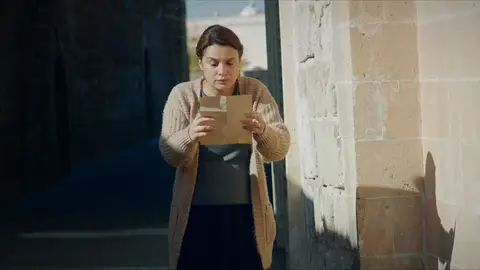 Zehra lee la carta de Esma Hercai