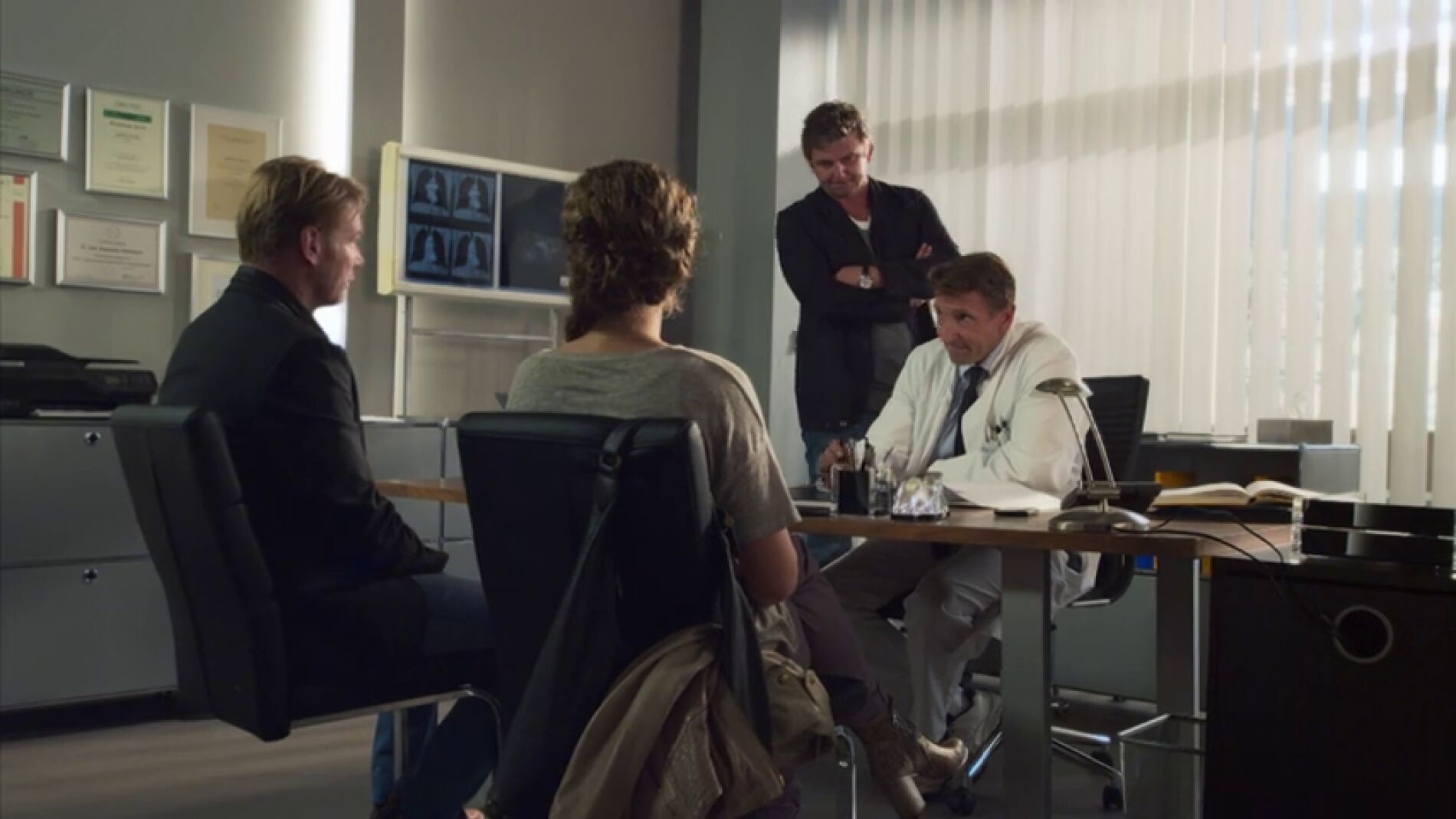 Gruber y Alexandre descubren que Katy tiene un tumor cerebral 