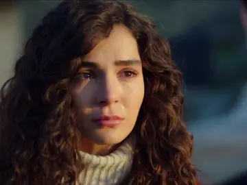 Reyyan descubre quién encargó el anillo de la madre de Miran Reyyan descubre quién encargó el anillo de la madre de Miran