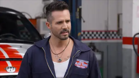 Pedro no puede creer lo que oye, ¿tiene un hijo? Pedro no puede creer lo que oye, ¿tiene un hijo?