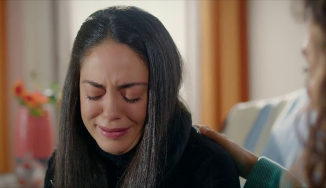 Elif se sincera con Reyyan: "Azat quiere terminar con este matrimonio, pero no se atreve" Elif se sincera con Reyyan: "Azat quiere terminar con este matrimonio, pero no se atreve"
