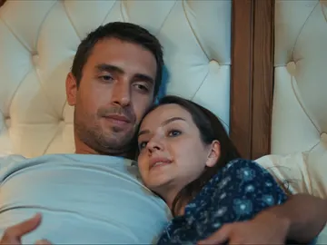 Tahir y Nefes hacen planes Tahir y Nefes hacen planes