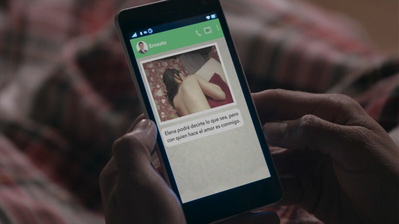 La foto de Elena con la que Ernesto quiere poner celoso a Pedro