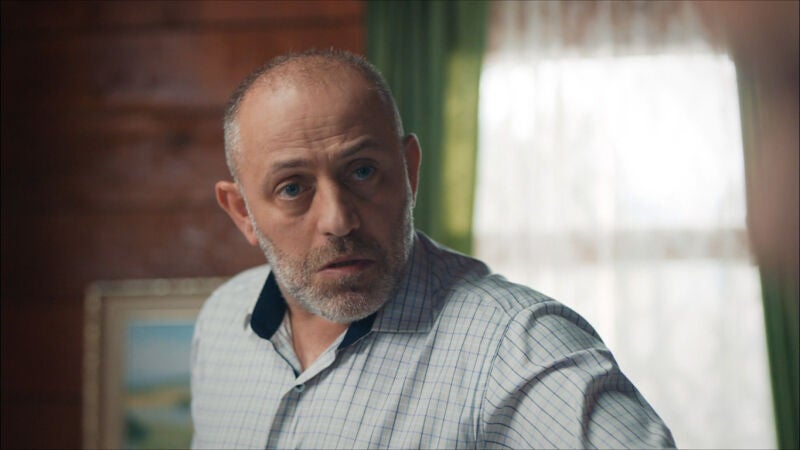 ¿Por qué Cecil quiere que Mercan se case con Tariq?