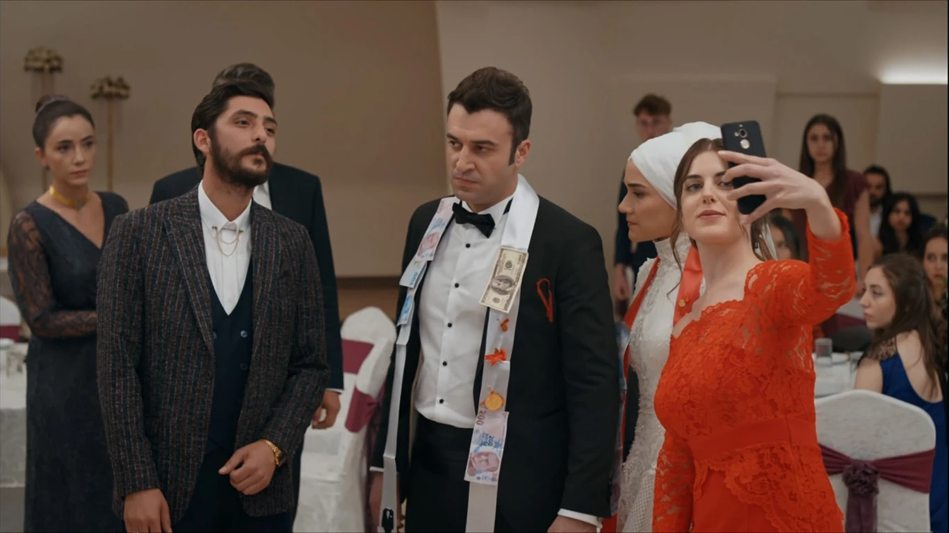 Tarig en la boda de Ali y Esma Fugitiva
