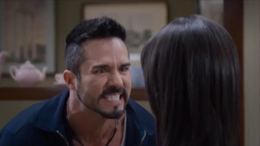 Pedro quiere respuestas: ¿quién le mandó las fotos de la boda a Elena? Pedro quiere respuestas: ¿quién le mandó las fotos de la boda a Elena?