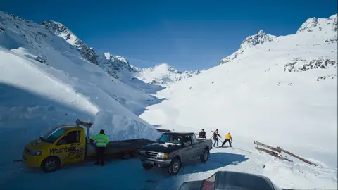 Un alud contra Tobias Rescate en los Alpes
