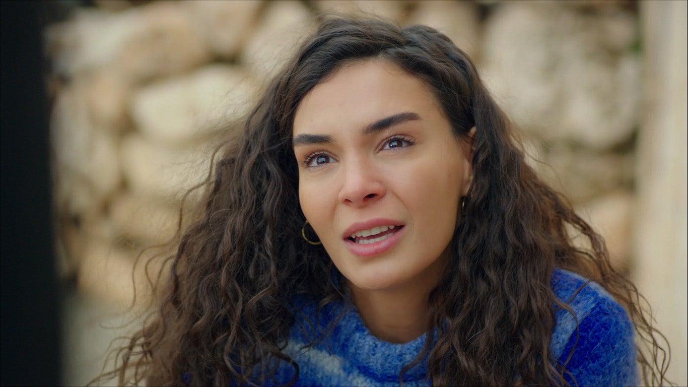 VÍDEO - HERCAI: Reyyan, desolada tras descubrir la verdad sobre su pasado